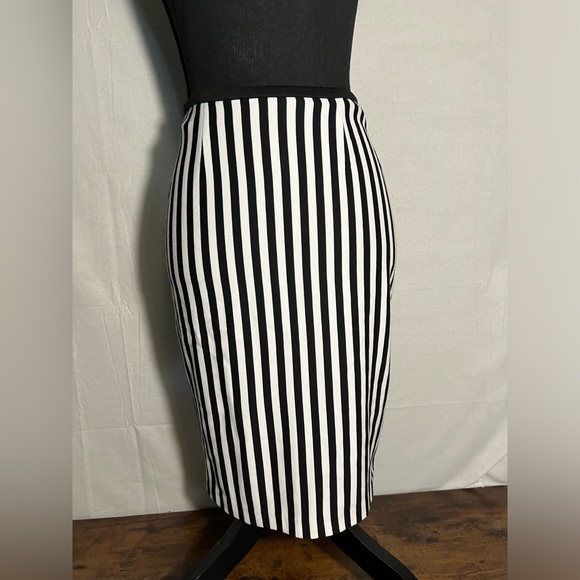 Dresses & Skirts - High waisted skirt